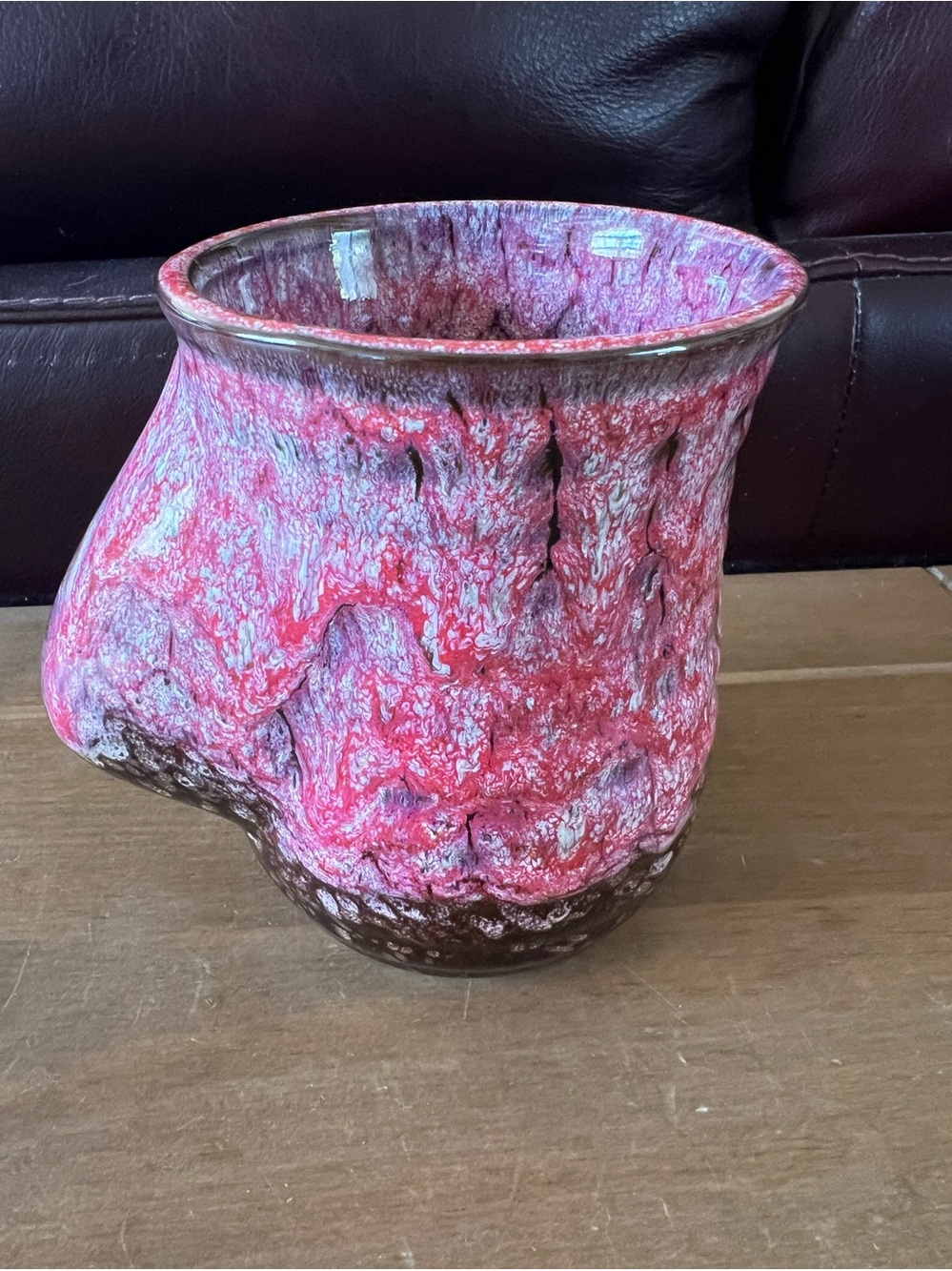 Hand warmer coffee mug in perfect condition. Has never been used. 17 oz.